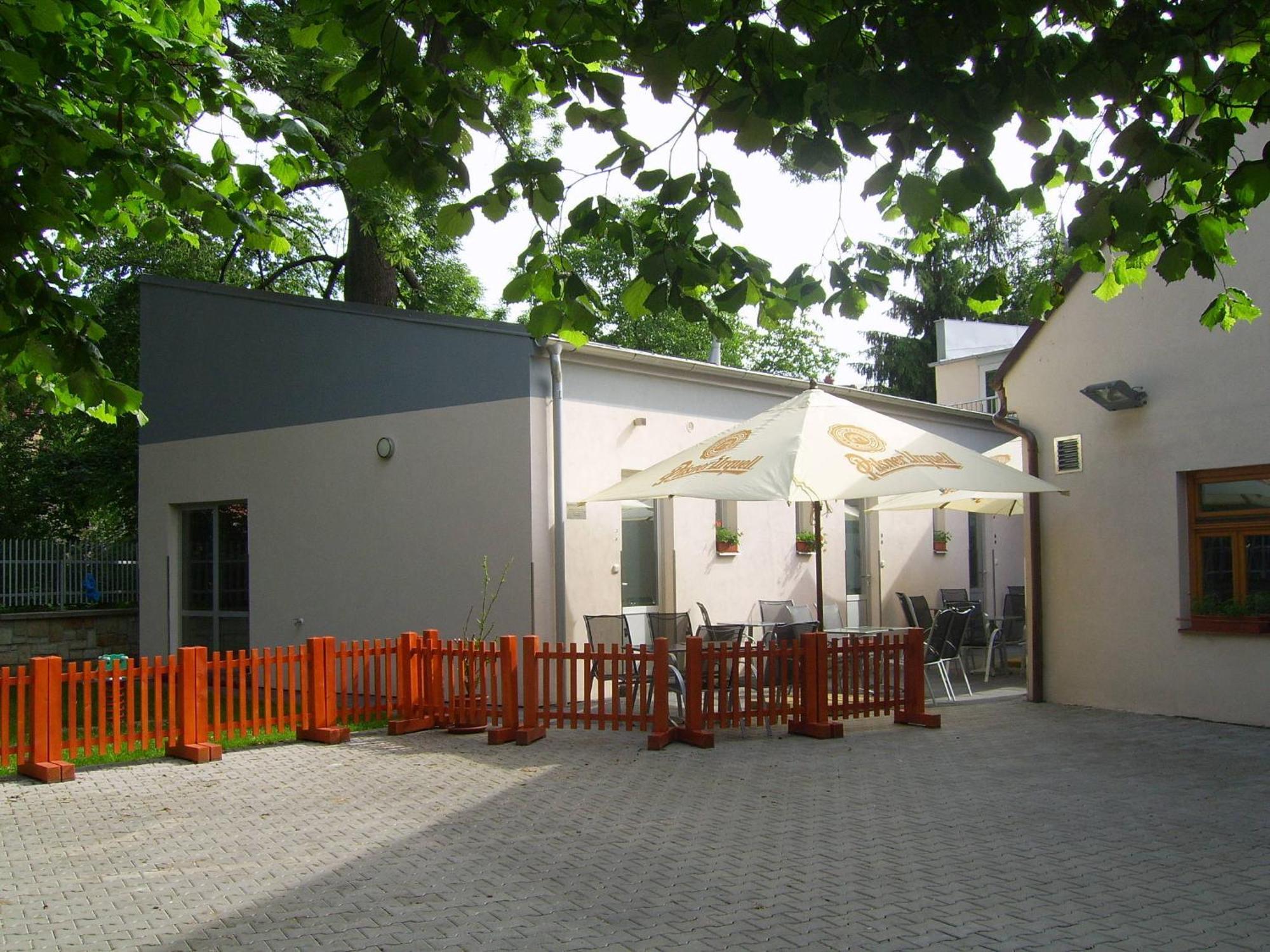 Penzion a CaféRestaurant U lávky Chrudim Exterior foto