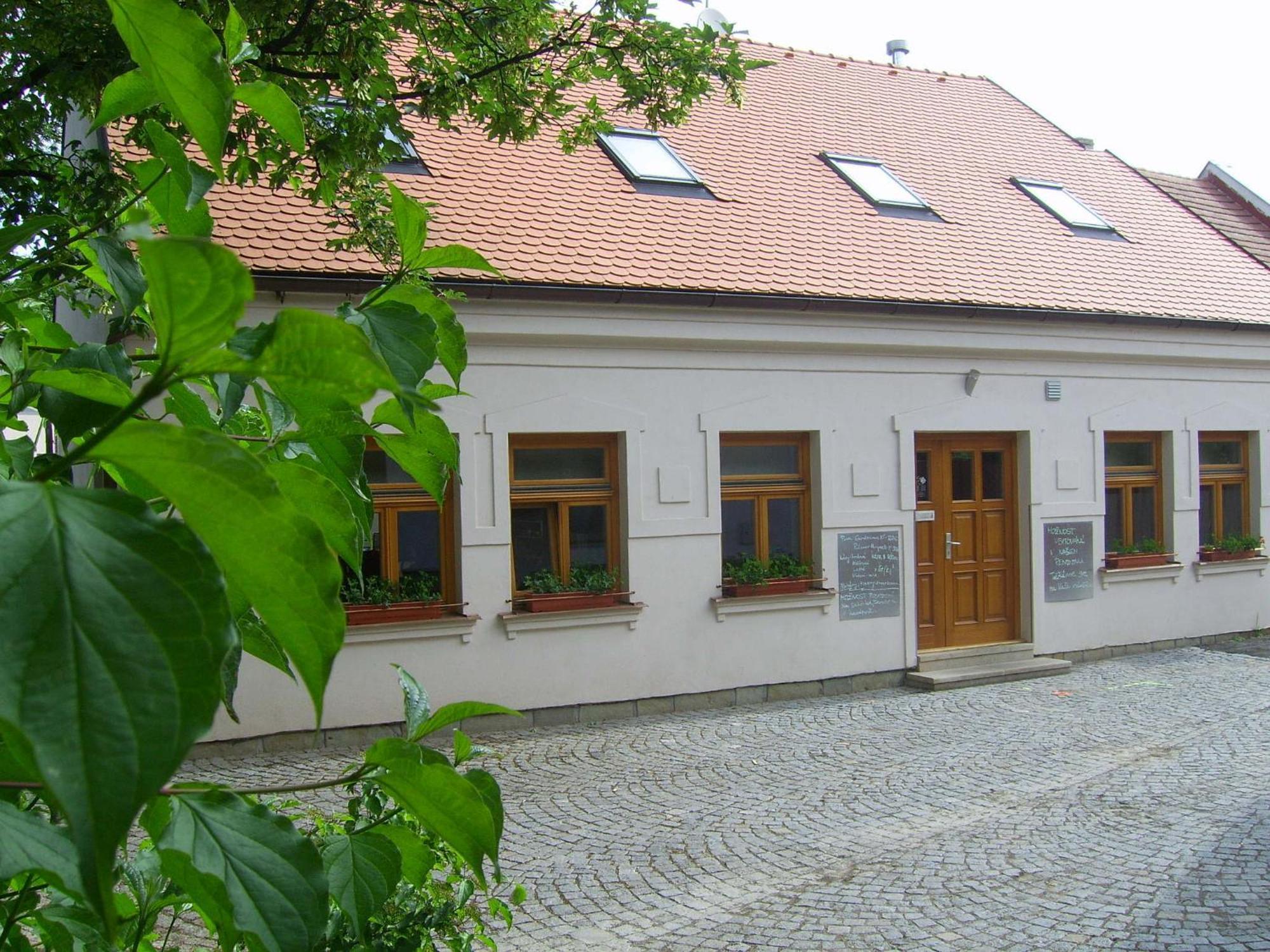 Penzion a CaféRestaurant U lávky Hotel Chrudim Exterior foto